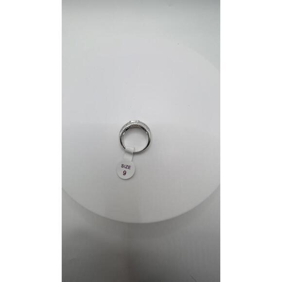 Elegant Silver Ring with Embedded Stones Size 9 - Picture 3 of 7